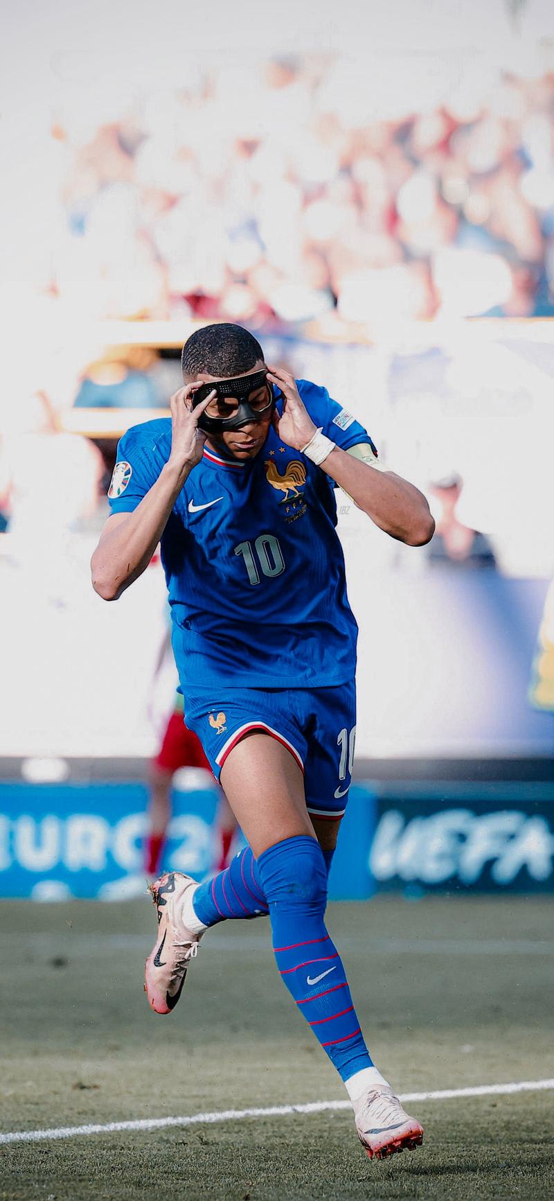 半场战报：阿贾克斯0-0加拉塔萨雷，双方破门乏术