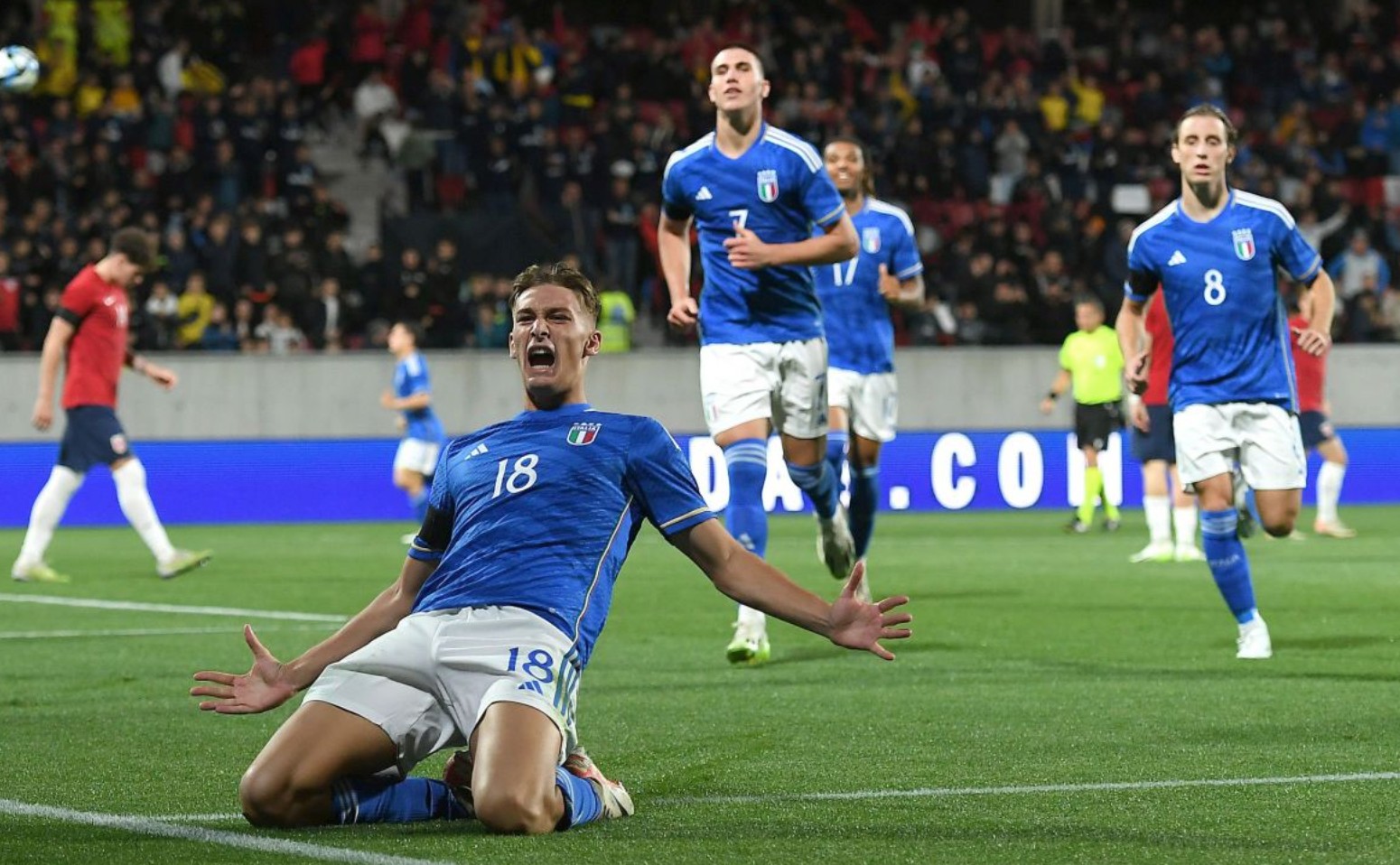 德容：要以世界杯能夺冠心态参加这项赛事，我们也相信这一点