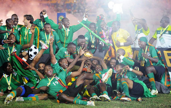 拜仁将创下德甲44轮连续领跑纪录，打破自己1973年创造的纪录（拜仁将以德甲连续44轮占据榜首，刷新1973年队史纪录）