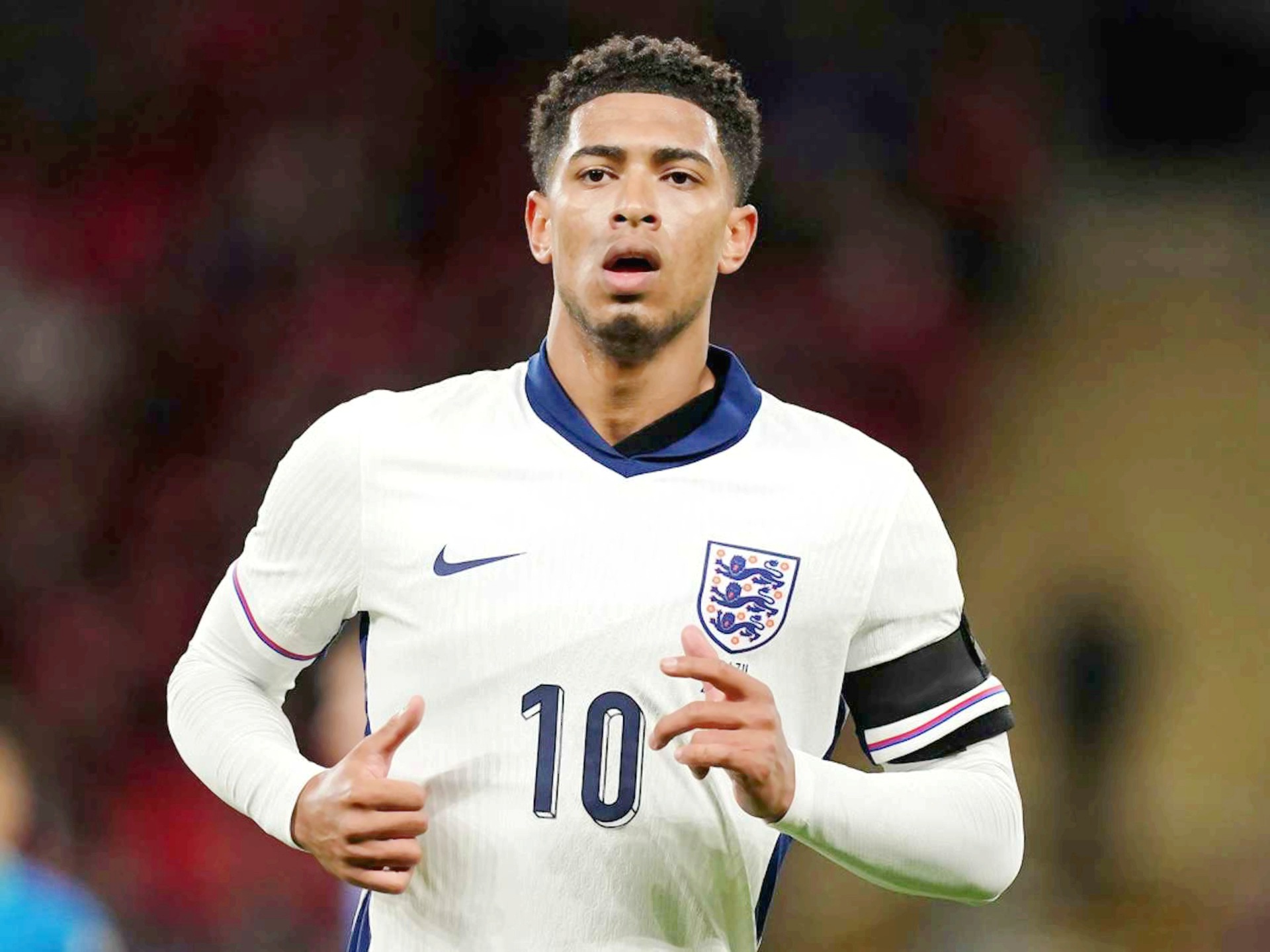 国足备战世界杯又晚了，邵佳一主打年轻牌，30岁老将淡出新国家队