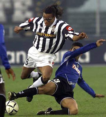 区域防守在足球战术中有什么作用，现在跟原来有哪些不同？（区域防守在现代足球的作用及其相较传统的变化）