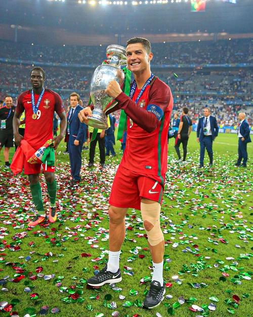 官方：桑德兰签下22岁门将罗埃夫斯，为其夏窗第8笔引援