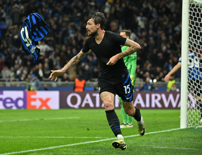 亚历山大三节12中10轻取33分，连续95场拿到20+