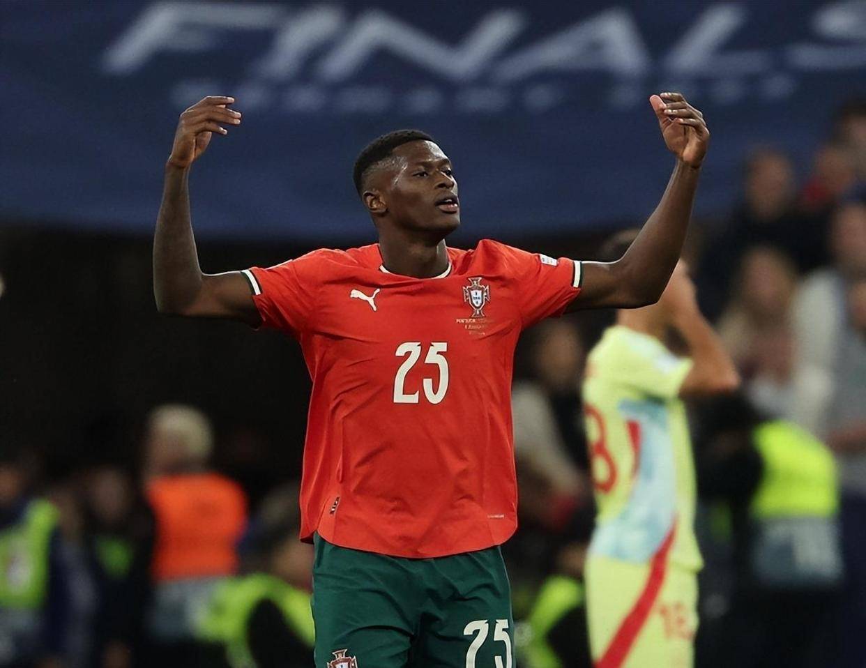 雷迪克：我们稳住了对手反扑的势头，面对不利判罚处理得当