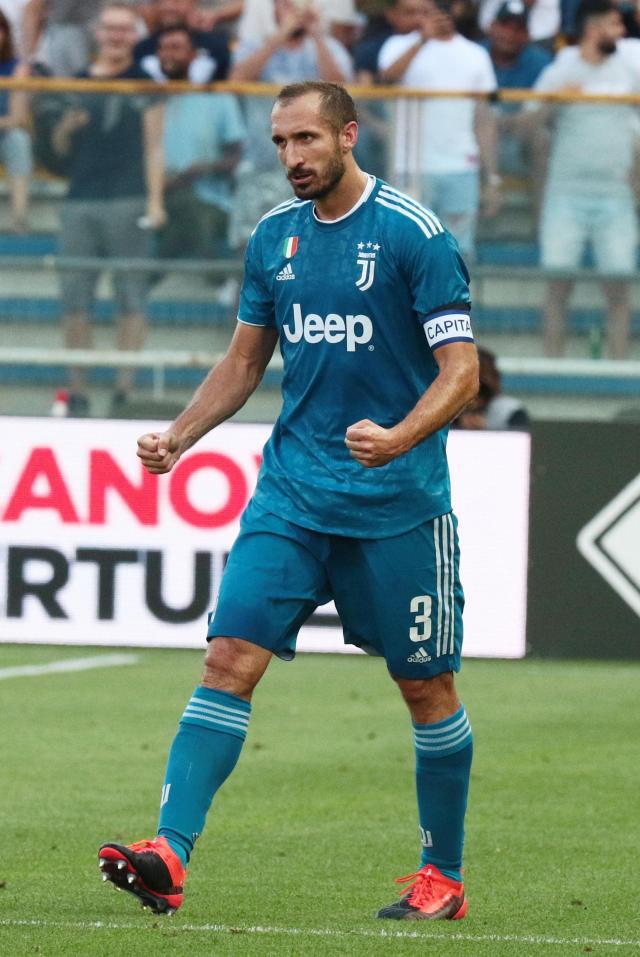 图片报：狼堡想挖多特体育总监凯尔，后者与多特合同到2027年