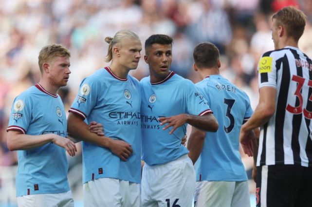 绝对死角，特拉布宗体育中场穆奇小角度任意球直接破门