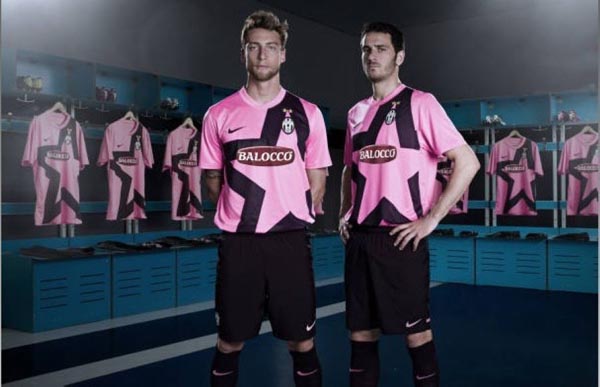 西甲半场：莫雷诺、科斯塔破门，比利亚雷亚尔1-1马略卡（西甲半场：莫雷诺与科斯塔互破门，比利亚雷亚尔暂1-1马略卡）