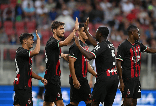 英媒盘点与主帅闹僵球员结局：小贝基恩C罗离队，希勒遭弃用