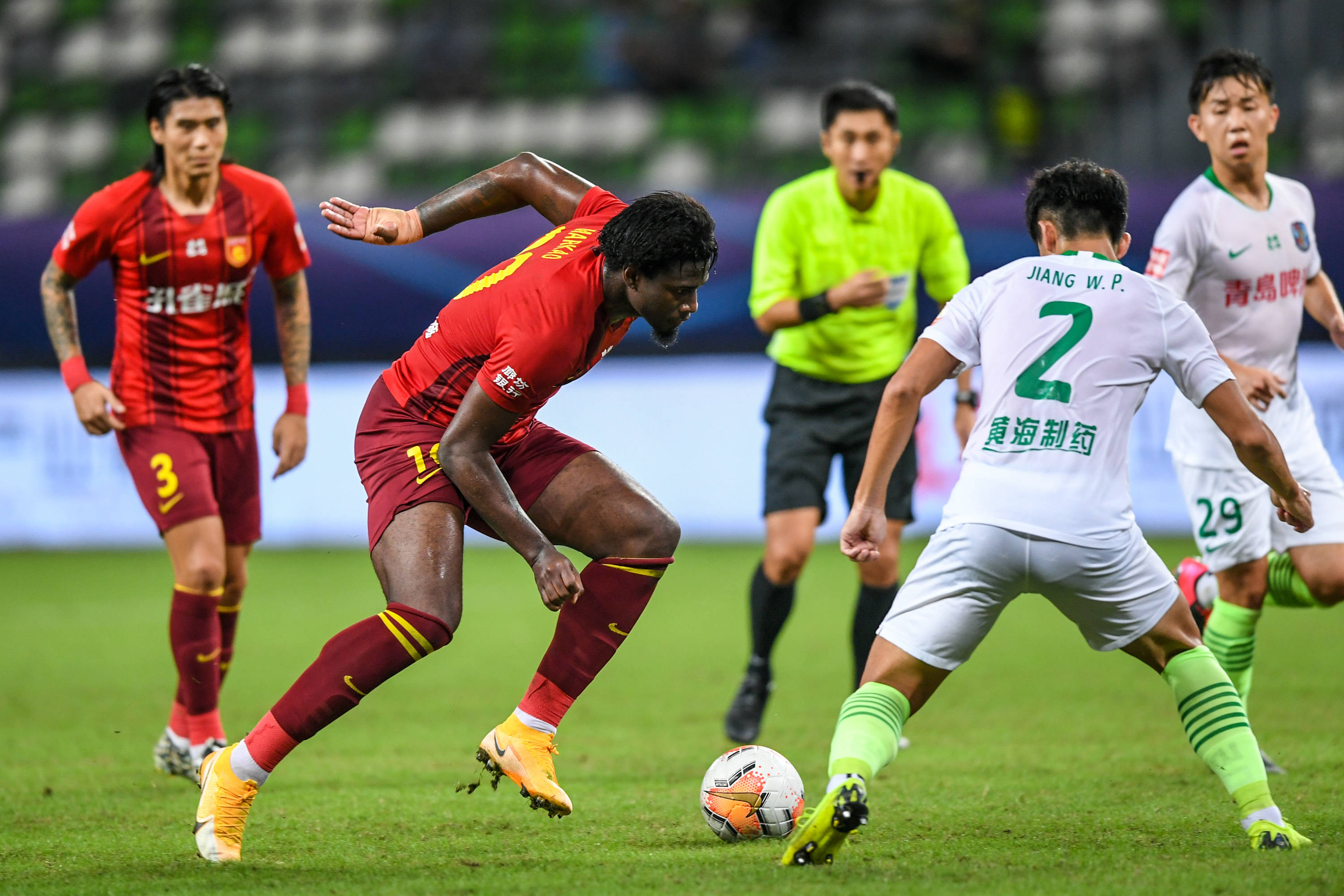 谌贻琴出席国家足球青训中心揭牌仪式（谌贻琴到场见证国家足球青训中心揭牌）