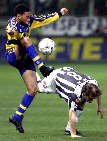 米体：比亚迪向国米交付特别定制版海狮07，将限量生产250台